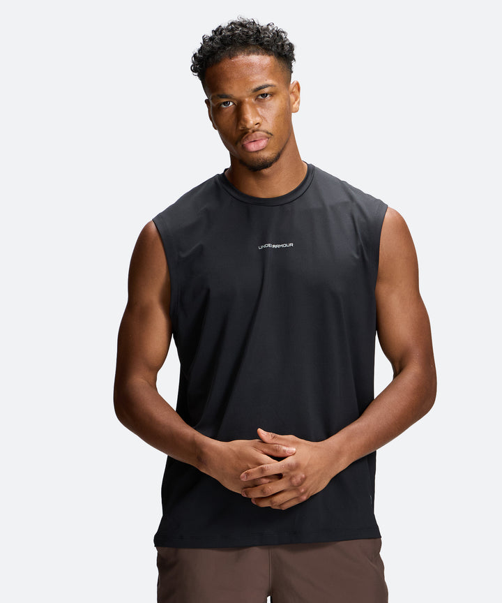 UA ストレッチ グラフィック スリーブレスシャツ