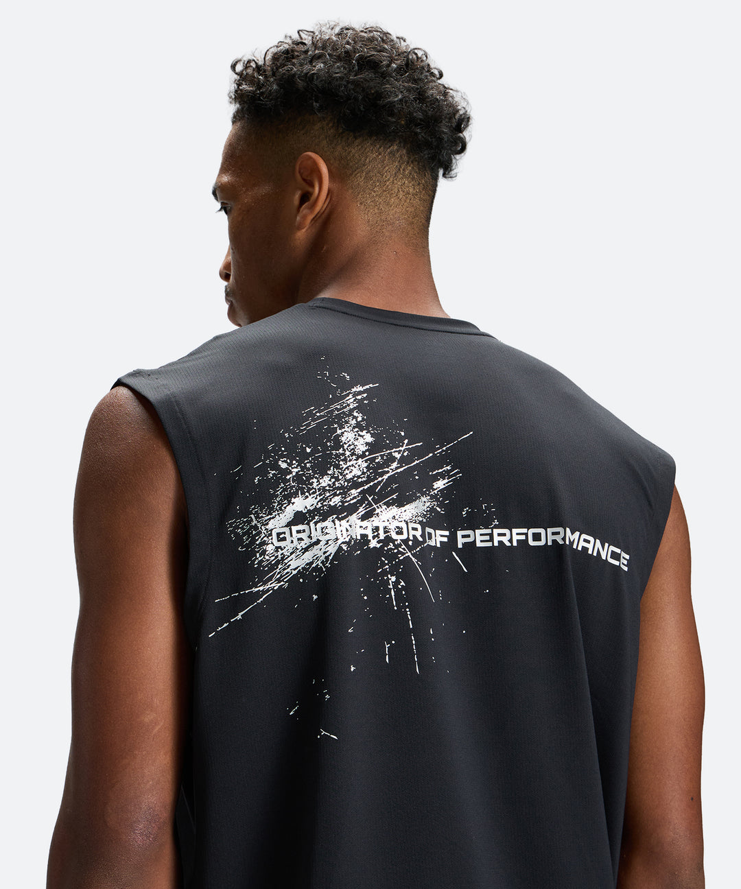 UA ストレッチ グラフィック スリーブレスシャツ