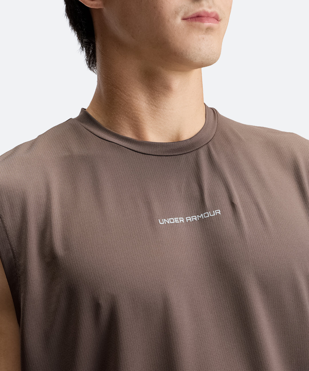 UA ストレッチ グラフィック スリーブレスシャツ