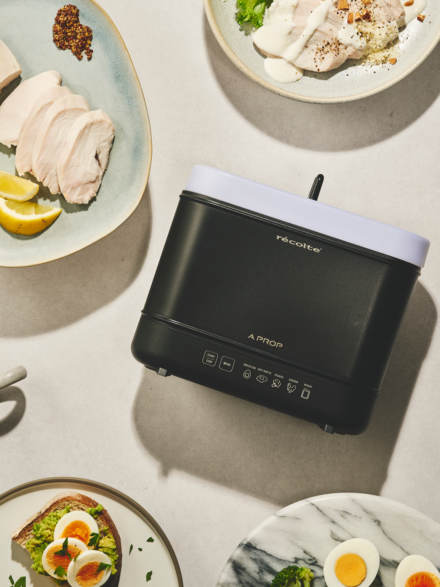 チキン、卵、温野菜。ワンタッチで“ごちそう”に。